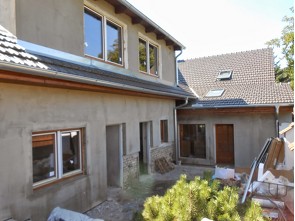 Střešní nadstavba a rekonstrukce fasády, Moravské Knínice