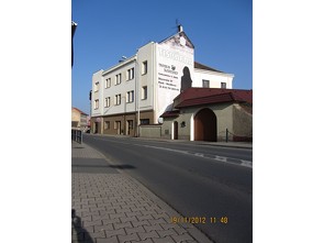 Kanceláře, byt, reklamní štít - Zborovská 37 (Doudlevce)