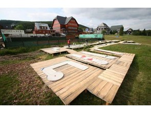 Víceúčelové hřiště a minigolf