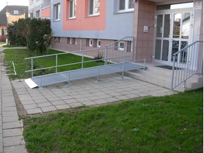 Ocelové (kovové) nájezdové rampy pro vozíčkáře