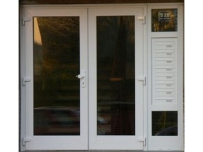 Plastové vchodové dveře