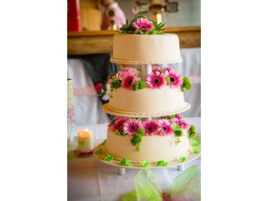 Svatební dort s živými květy