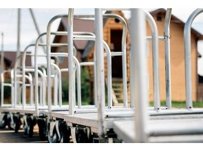 Paletové vozíky a jeřáby