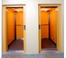 Dva výtahy v panelovém domě Hradec Králové