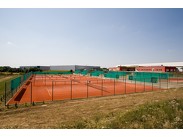 Výstavba tenisových kurtů ()